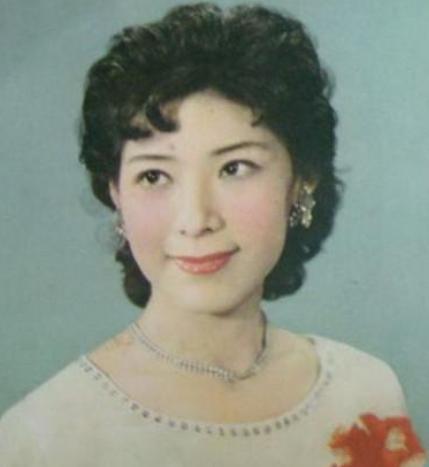 关牧村|一级演员关牧村，曾捡烂菜充饥，被丈夫家暴，后嫁高官被宠21年