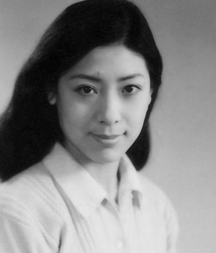 关牧村|一级演员关牧村，曾捡烂菜充饥，被丈夫家暴，后嫁高官被宠21年