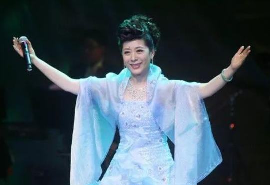 关牧村|一级演员关牧村，曾捡烂菜充饥，被丈夫家暴，后嫁高官被宠21年