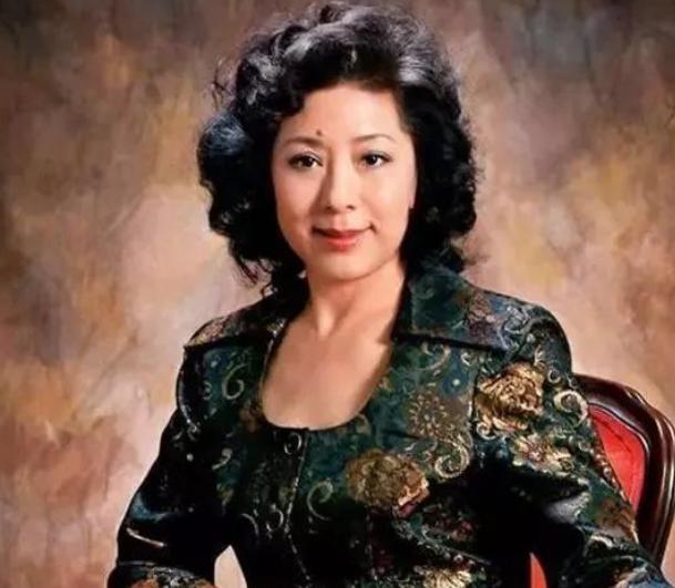 关牧村|一级演员关牧村，曾捡烂菜充饥，被丈夫家暴，后嫁高官被宠21年