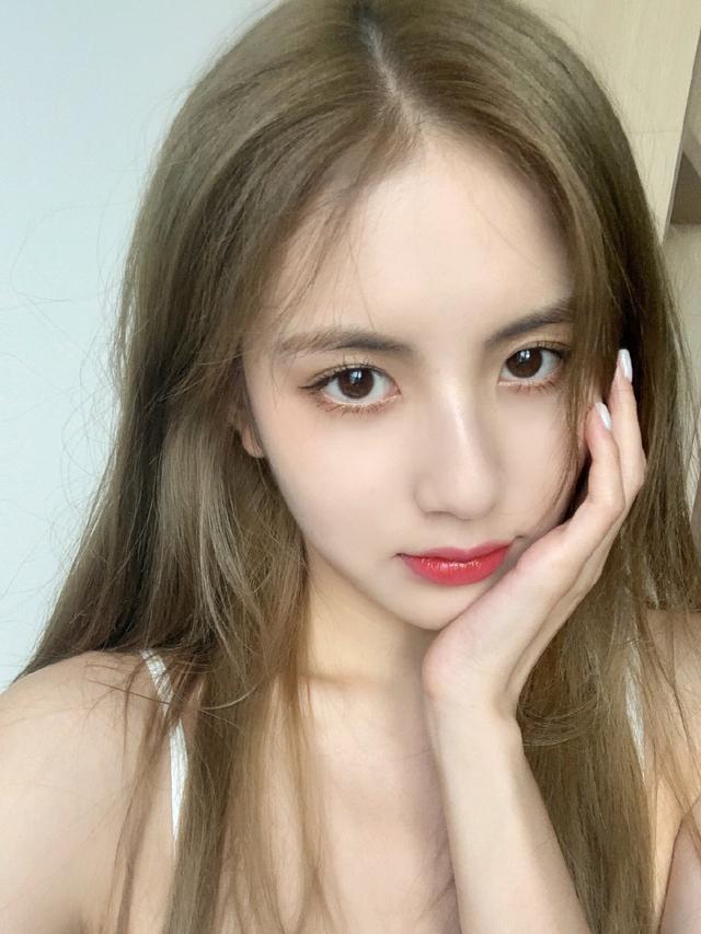 王思聪|王思聪被曝新恋情！深夜约会玩游戏同车回家，女方五官精致身材好