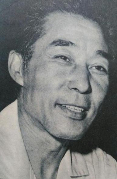 魏鹤龄|老实人魏鹤龄：3婚共9个子女，感情经历被改编成话剧