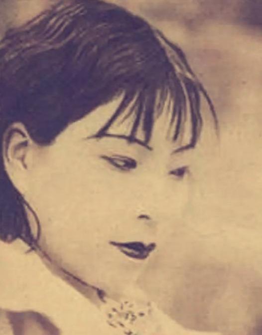 魏鹤龄|老实人魏鹤龄：3婚共9个子女，感情经历被改编成话剧