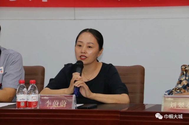 李蔚蔚代表大城县妇联向大会的召开表示热烈祝贺,她指出:国美公司妇联