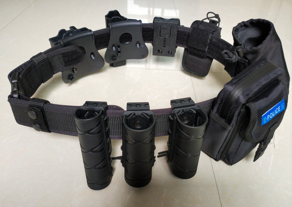 帅气的单警装备八件套腰带