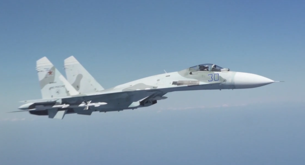 北约声称俄苏27战机在拦截美轰炸机期间闯入丹麦领空