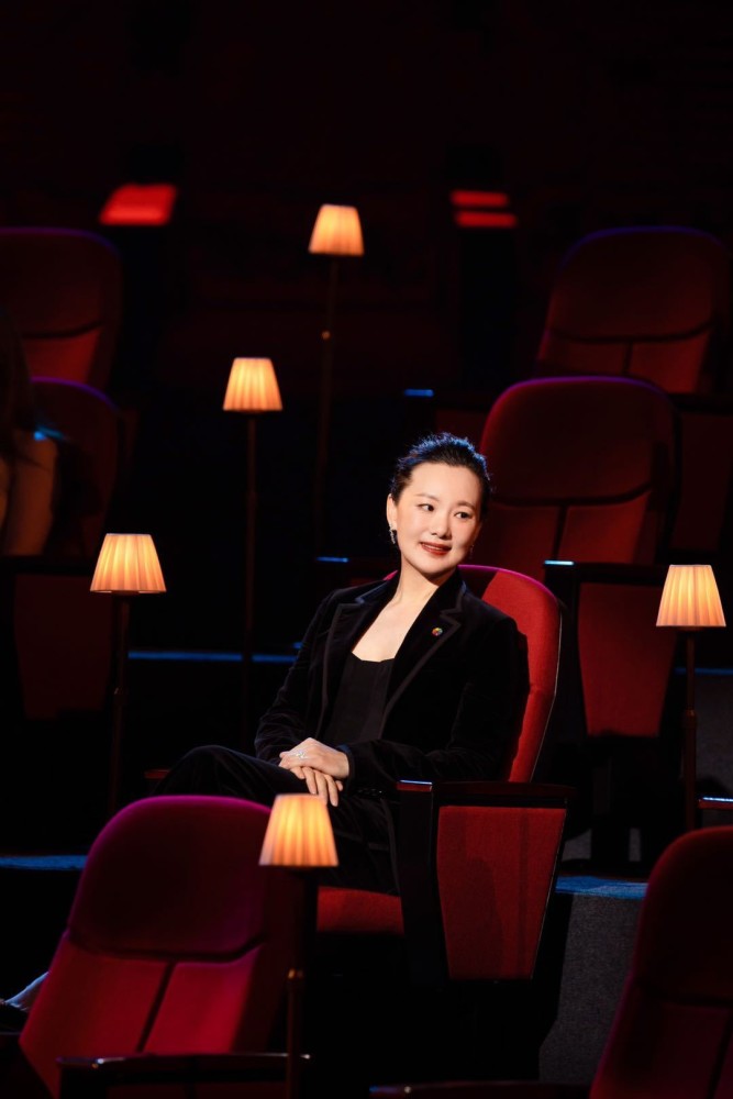 陶虹|陶虹咏梅两大影后同台，短发陶虹更有女性魅力，咏梅气质吸引人