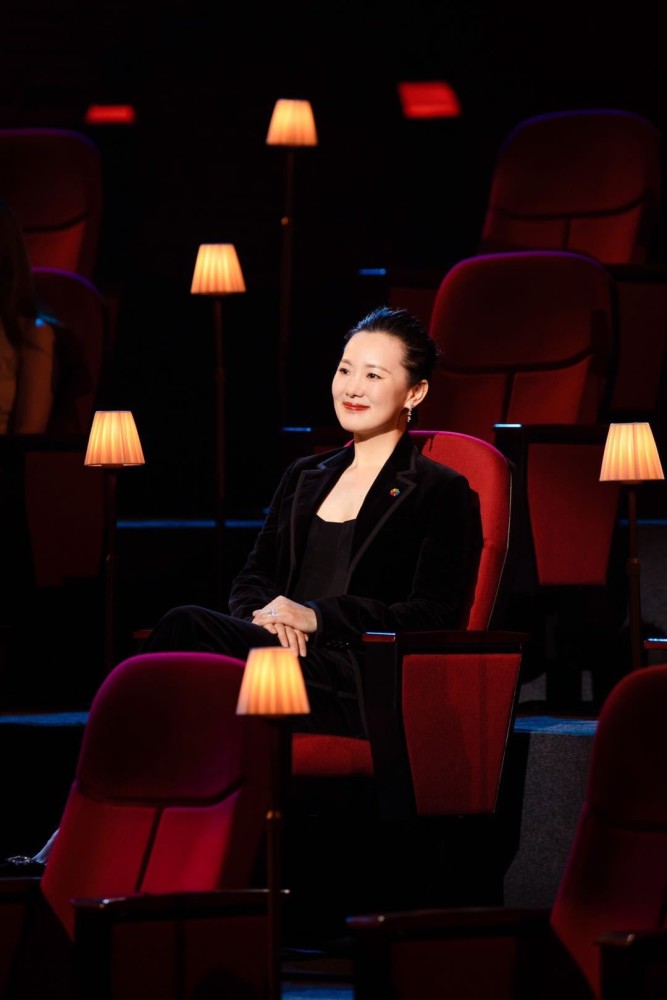 陶虹|陶虹咏梅两大影后同台，短发陶虹更有女性魅力，咏梅气质吸引人