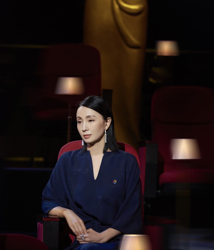 陶虹|陶虹咏梅两大影后同台，短发陶虹更有女性魅力，咏梅气质吸引人