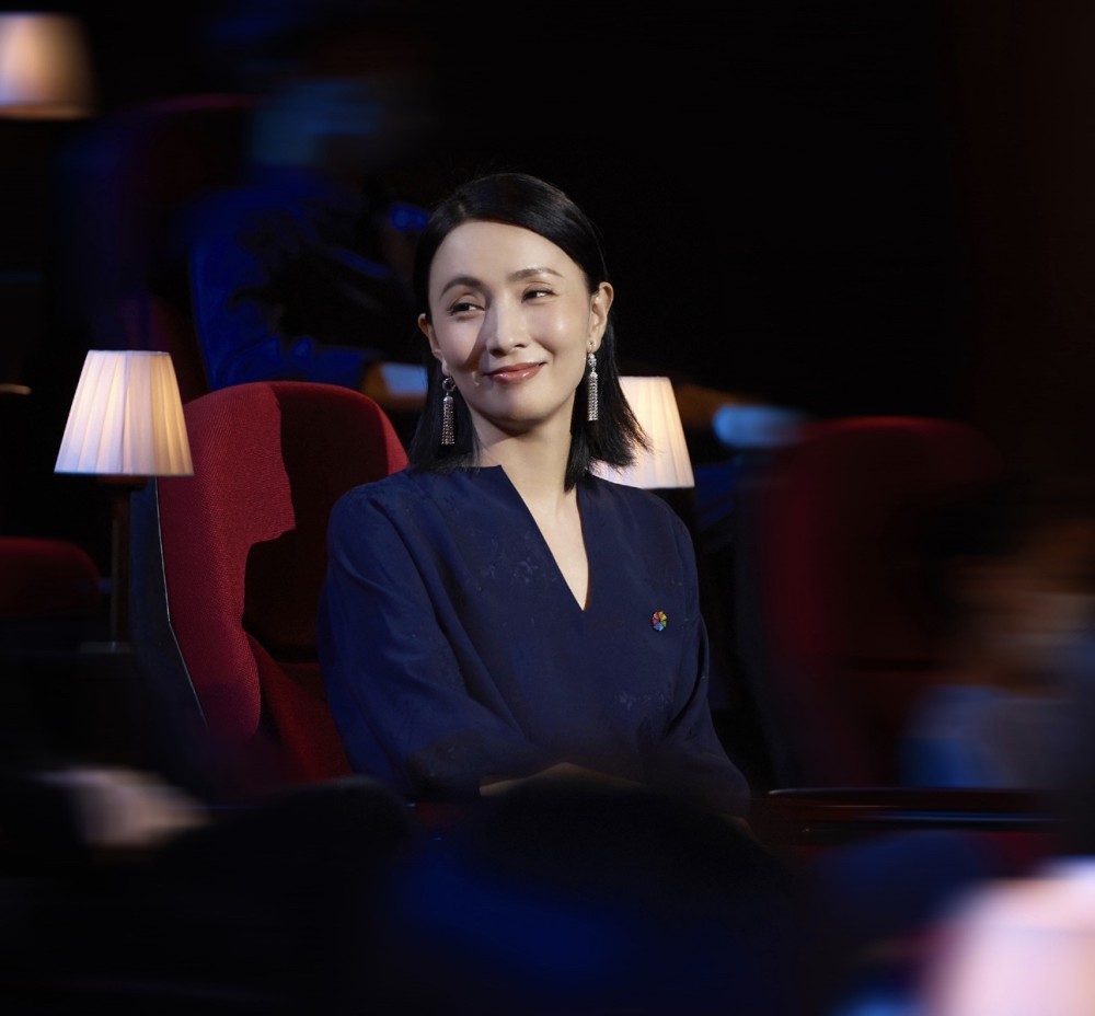 陶虹|陶虹咏梅两大影后同台，短发陶虹更有女性魅力，咏梅气质吸引人