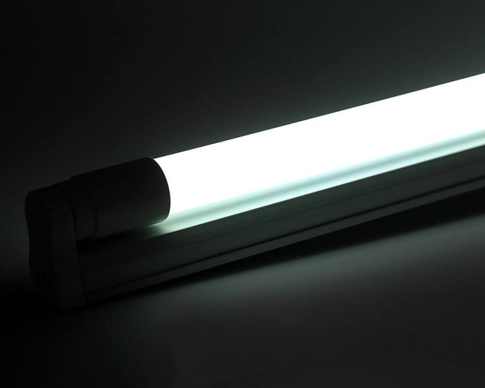 日光灯有火灾隐患,甚至可能诱发白内障?灯不亮不能只换灯管这么简单!