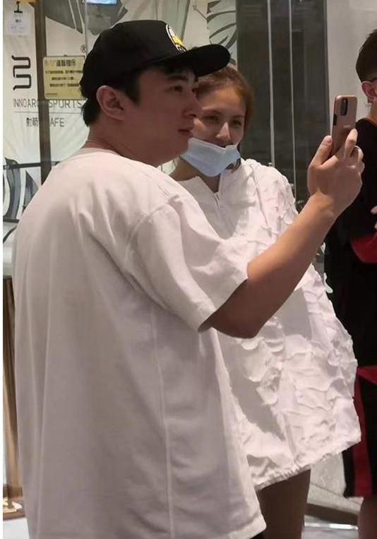 王思聪|甜仇官宣与王思聪分手，评论区充满了恶意，潘玮柏和林更新躺枪