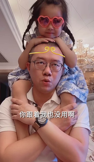 黄磊|开学第一天：黄磊慌到一夜睡不踏实，胡可恭喜小鱼儿上一年级