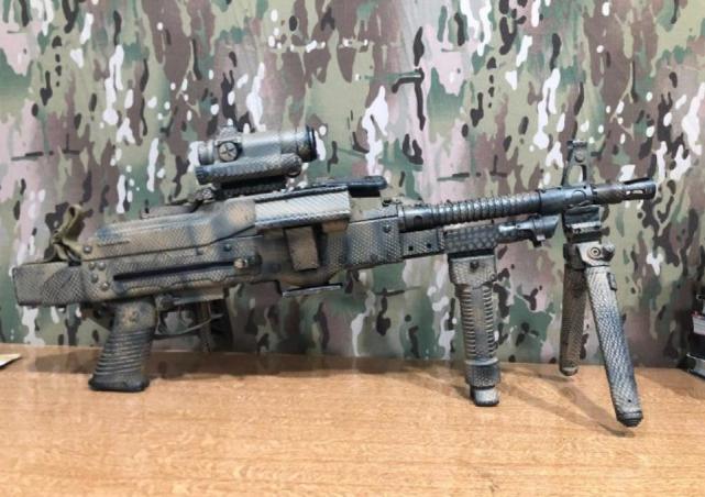 终极魔改版AR-15，枪口四周各装一个提把，步枪打蛋器？|步枪|ar-15 