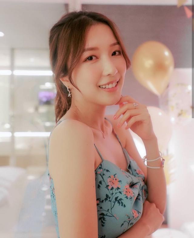 郭嘉文|李泽楷小女友再晒生日照，郭嘉文嘟嘴卖萌装可爱，蜡烛满屋超浪漫