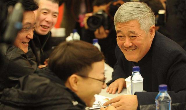 赵本山|赵本山后悔买飞机？女儿吐槽每天停机费要2万，便宜一半也没人买