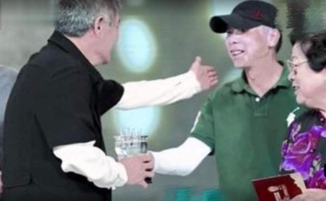 赵本山|赵本山后悔买飞机？女儿吐槽每天停机费要2万，便宜一半也没人买