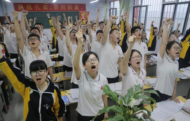 其次,学习成绩优异,中科大少年班是根据高考成绩安排考生进行关于"