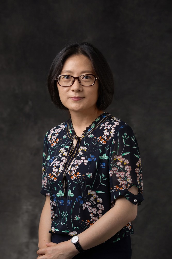 叶玲现任四川大学华西口腔医(学)院院长,口腔内科学系教授/主任医师