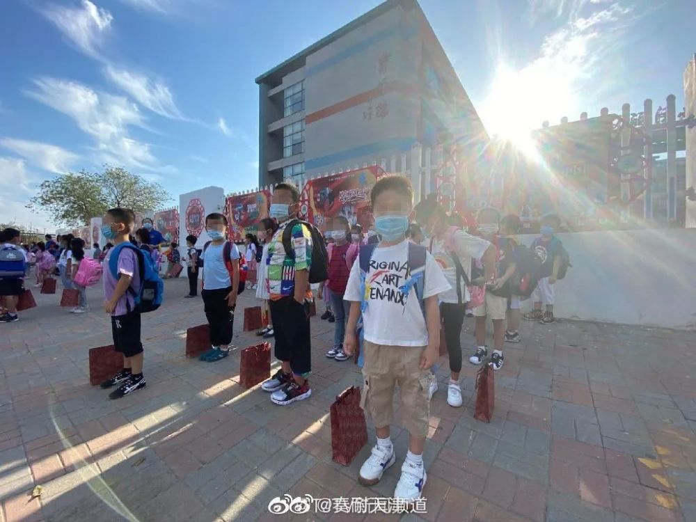 神兽归笼第一天场面是这样式的