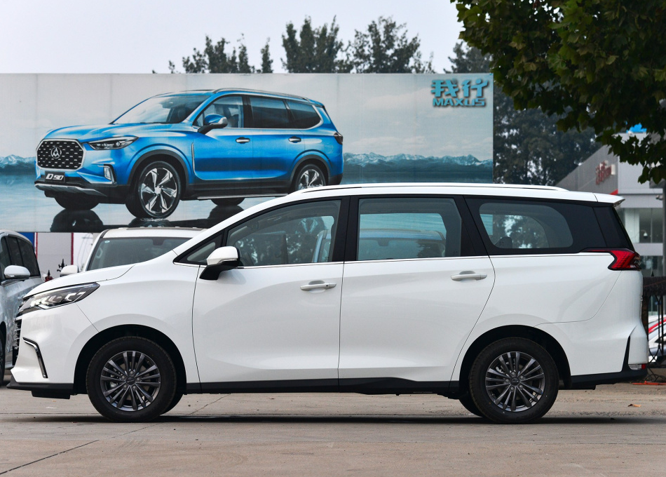 2021款大通g50火了!长近4米9 国六,油耗6.9l,8.68万