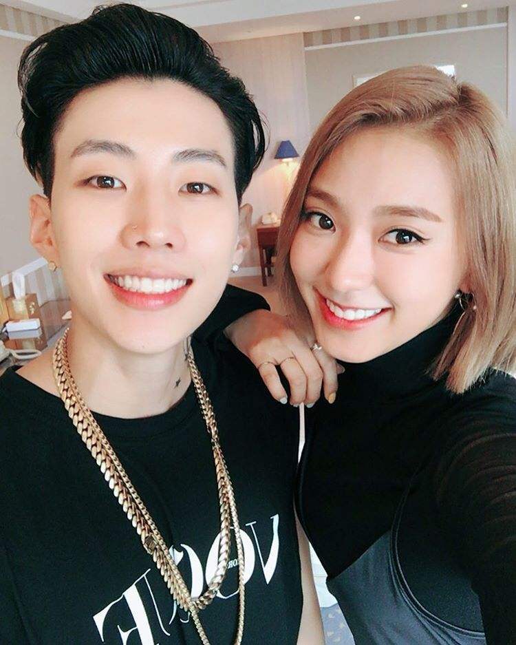 尹宝拉成朱智勋的小师妹,与男友热恋2年分手,朴宰范曾公开示爱