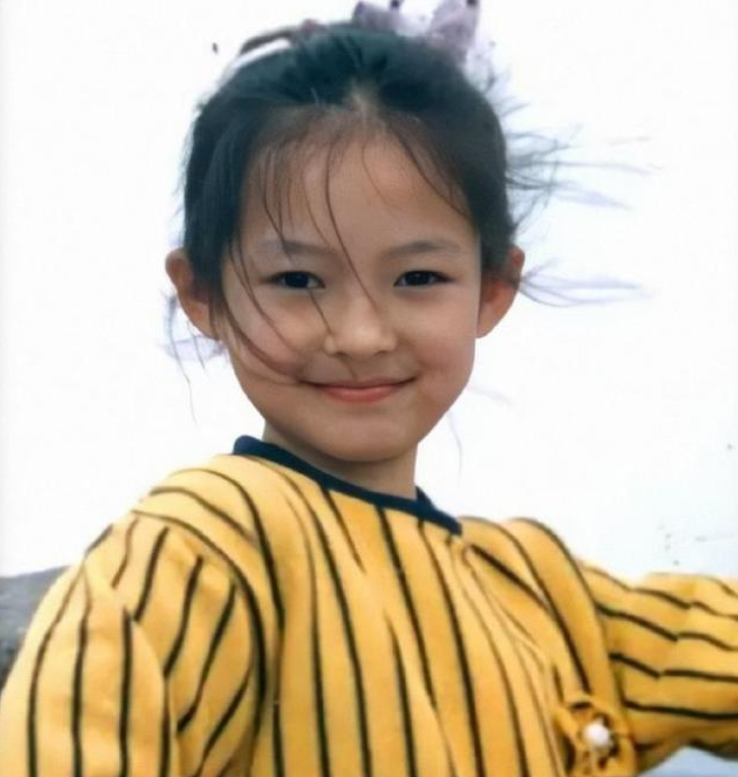 女明星童年照曝光热巴神似洋娃娃杨幂古灵精怪章子怡天生电影脸
