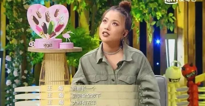 恋情|知名女星与男子合照亲密、一脸娇羞，疑似恋情曝光？