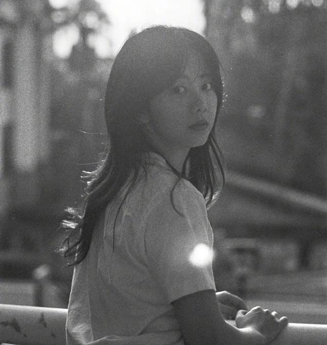 谭松韵|谭松韵流泪为亡母讨公道，却因索赔501万被骂明星命更金贵