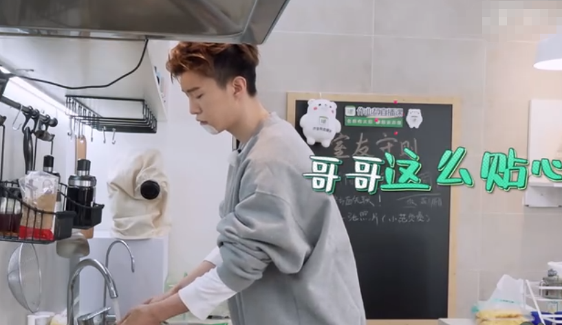 郭麒麟|范丞丞郭麒麟相处渐入佳境，提到谁更了解蔡徐坤？小细节说明一切