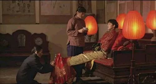 巩俐|53岁巩俐逛街被骂胖成球，谁说女明星一定要瘦成闪电？