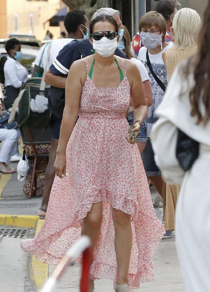 巩俐|53岁巩俐逛街被骂胖成球，谁说女明星一定要瘦成闪电？
