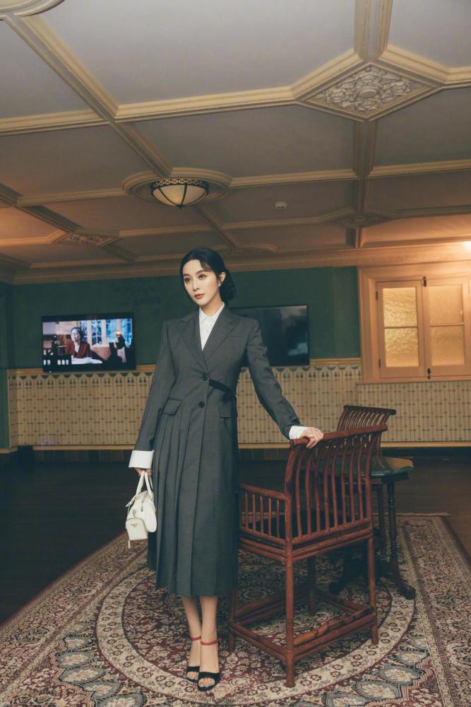 范冰冰|范冰冰复出首场奢侈品活动，放弃明艳走文艺风，却被发型拖累颜值