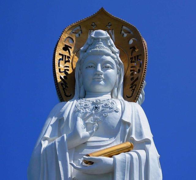 全球最大的三面观音美感十足花了整整8亿就在我国最南端