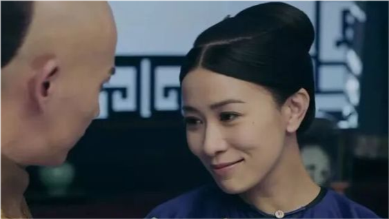 佘诗曼|港媒曝45岁佘诗曼到青城山拜佛三跪九叩求姻缘，她发15字短信回应