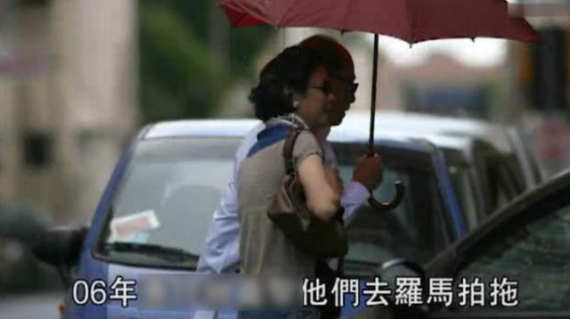 周凯旋|李嘉诚59岁红颜周凯旋逛街，身形苗条保镖护航，买多套毛衣均上万元