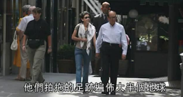 周凯旋|李嘉诚59岁红颜周凯旋逛街，身形苗条保镖护航，买多套毛衣均上万元