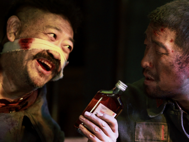 八佰:王千源扮演的羊拐悍不畏死,为什么会被当成逃兵,原因很真实_腾讯