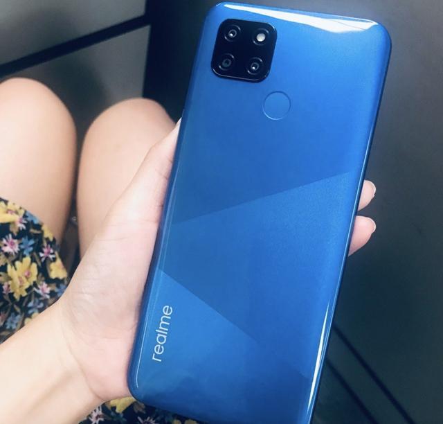 首个百元档5g手机真我v3卖出白菜价网友5g套餐了解下