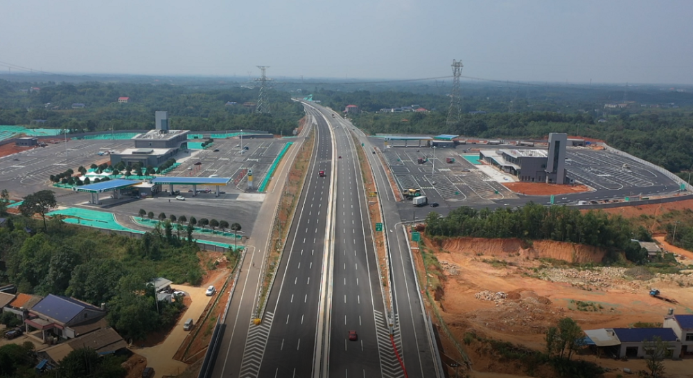 长常北线高速长益段已正式通车,第一批路过的驾驶人都这样评价