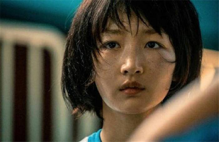 周冬雨|周冬雨一部剧片酬过亿，天价薪酬惹争议！网友质疑：她配吗？