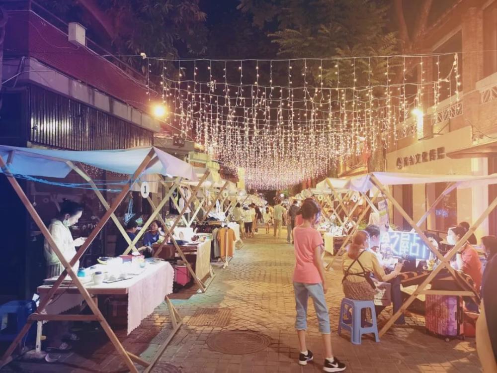 福州这些秋日夜色下的烟火集市,正人潮涌动激荡着另一种美