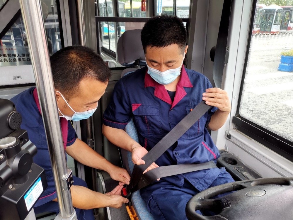 北京"车医生"普查公交车安全带,更新39辆车