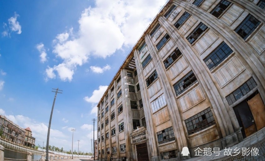 八佰|电影《八佰》花5.5亿，建68栋楼房，实则是下一个旅行打卡地