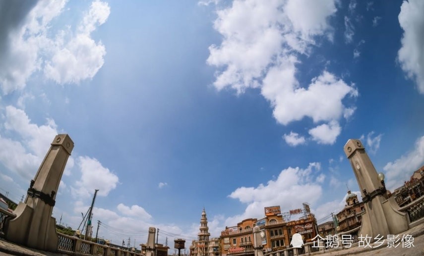 八佰|电影《八佰》花5.5亿，建68栋楼房，实则是下一个旅行打卡地