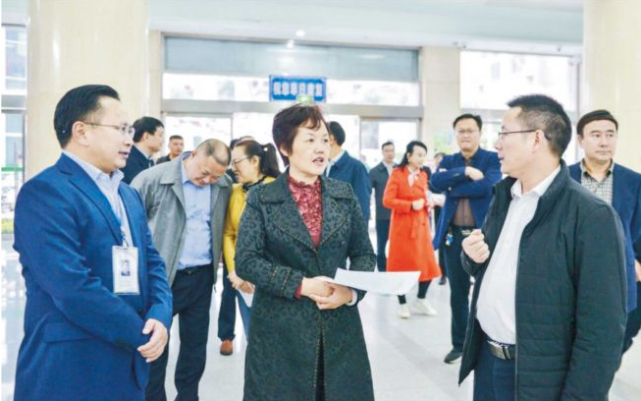 四川达州市女厅官梅榕被查