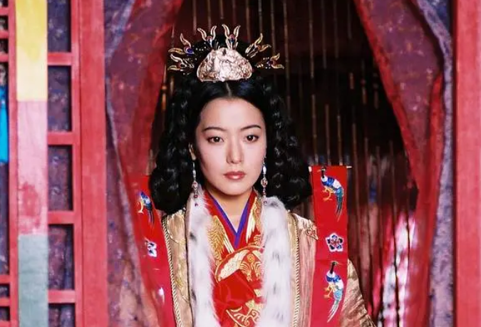 金喜善|“韩国第一美人”金喜善新剧开播，43岁的她颜值抗打仿佛逆生长