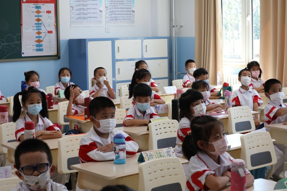 清华附小|探访回天名校开学首日：每个学生都要学会游泳