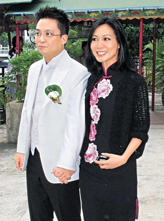 谢霆锋48岁前女友瘦到脱相,皮包骨脸色黑黄,结婚多年仍无子
