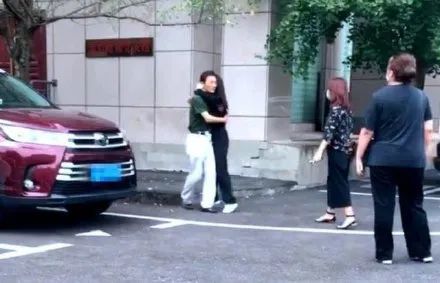 李尖尖|千万人看她直播，还为她痛哭流泪